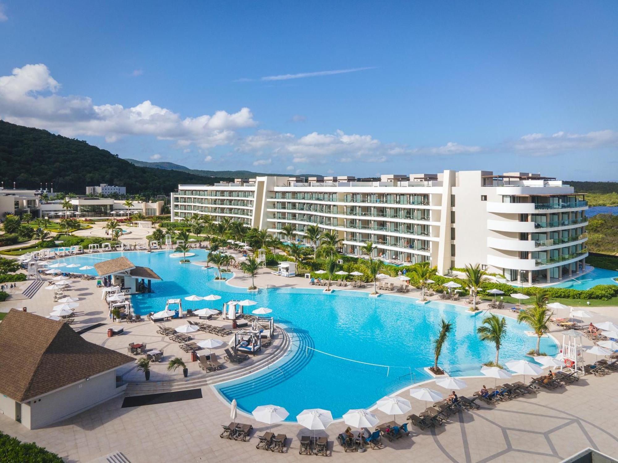 Ocean Coral Spring Resort Spring Rises Extérieur photo The resort's main pool
