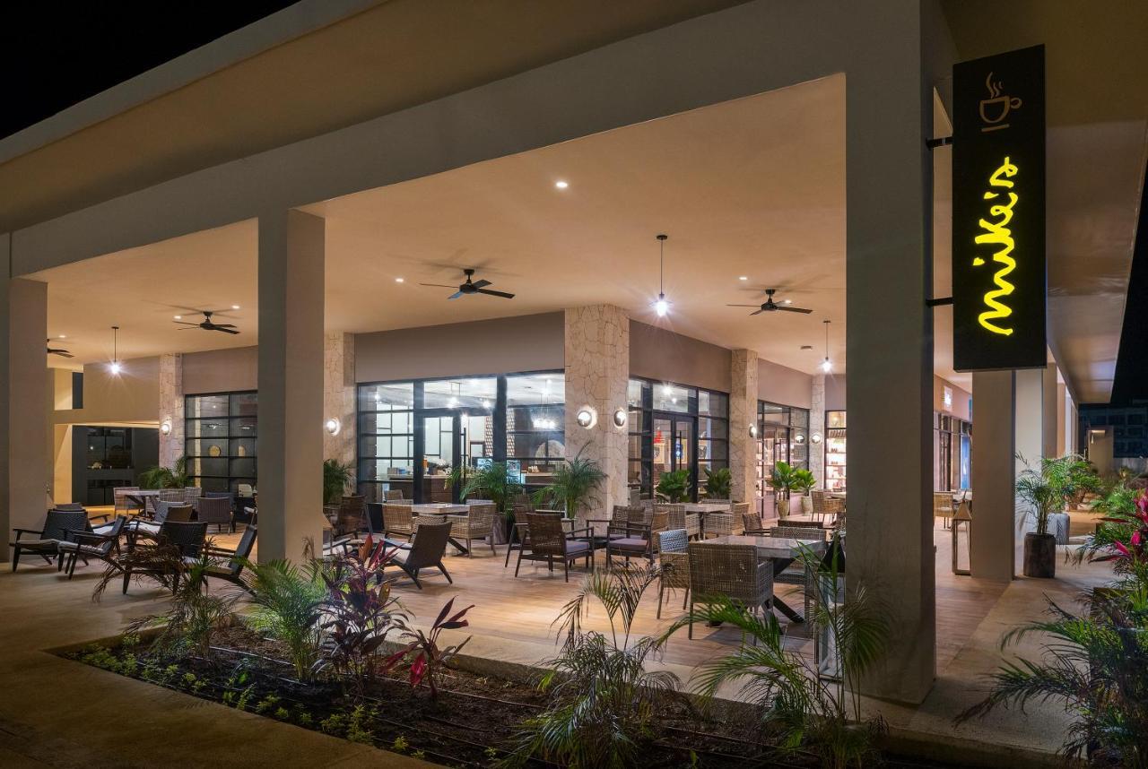 Ocean Coral Spring Resort Spring Rises Extérieur photo A restaurant in the resort
