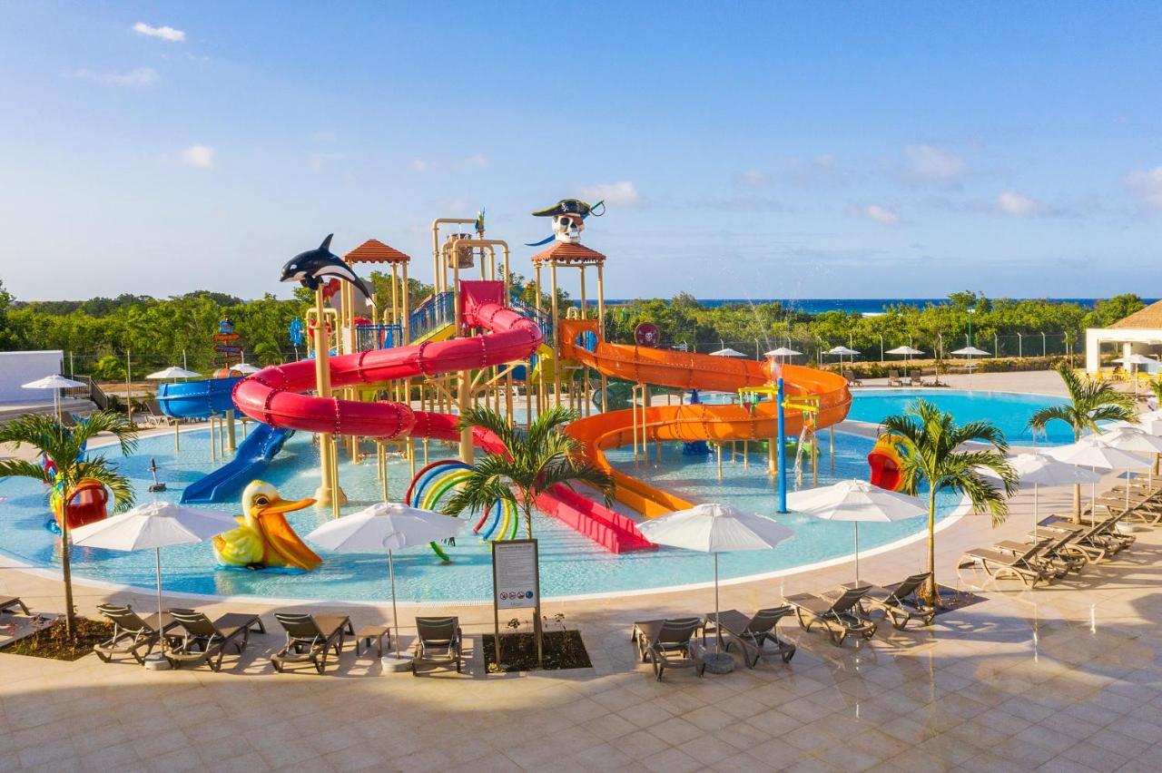Ocean Coral Spring Resort Spring Rises Extérieur photo Water park at Grand Palladium Hotel, Riviera Maya, Mexico