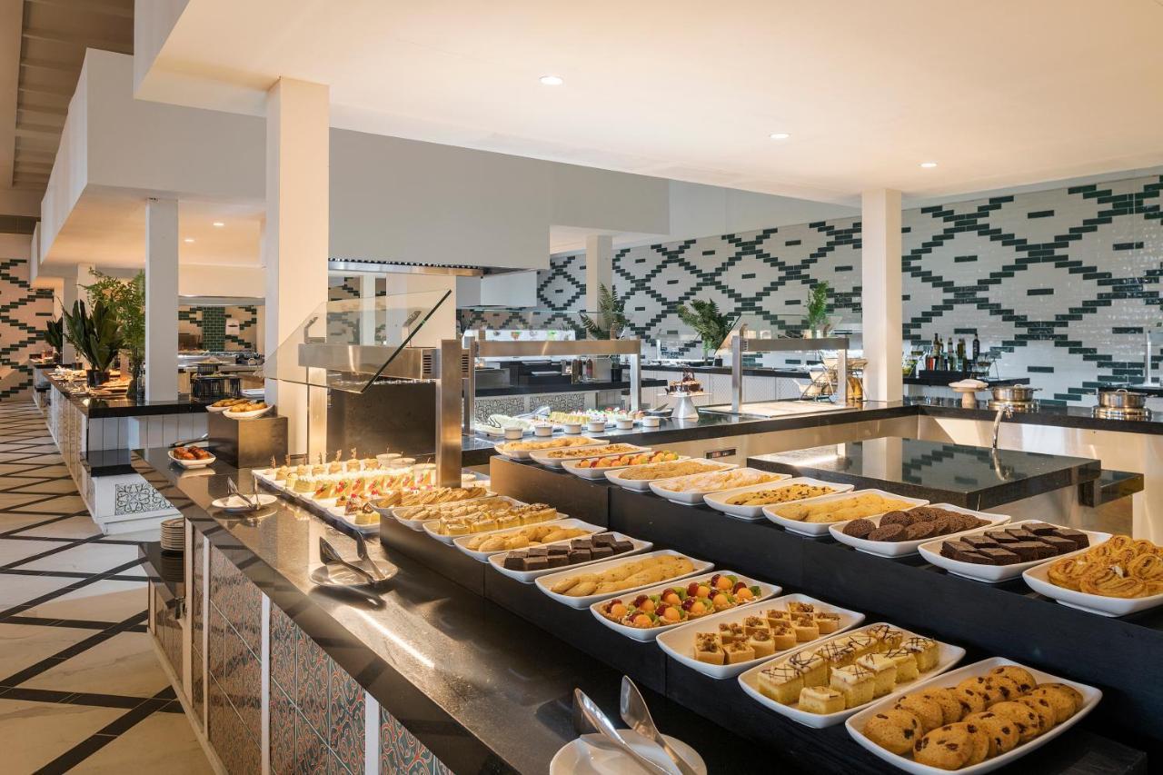 Ocean Coral Spring Resort Spring Rises Extérieur photo A buffet at a hotel