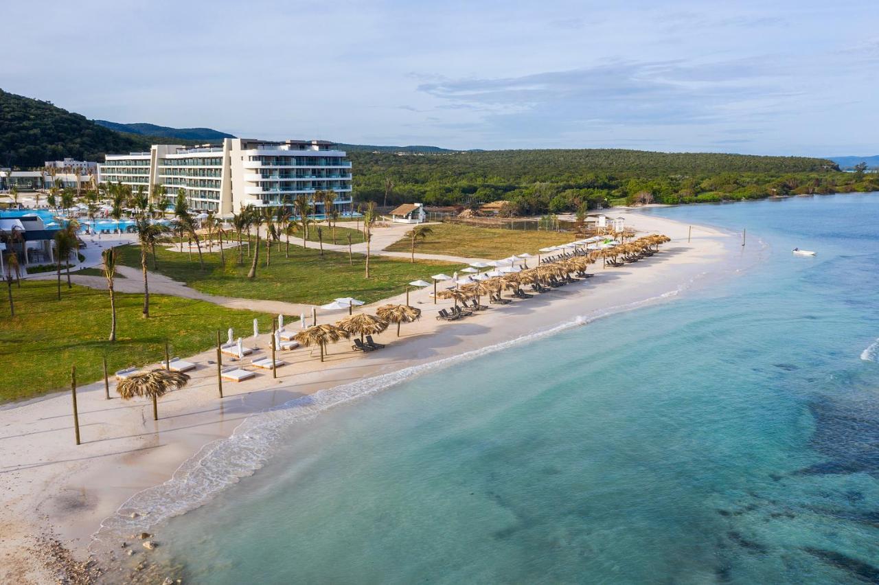 Ocean Coral Spring Resort Spring Rises Extérieur photo Aerial view of the beach at the Iberostar Grand Bahia