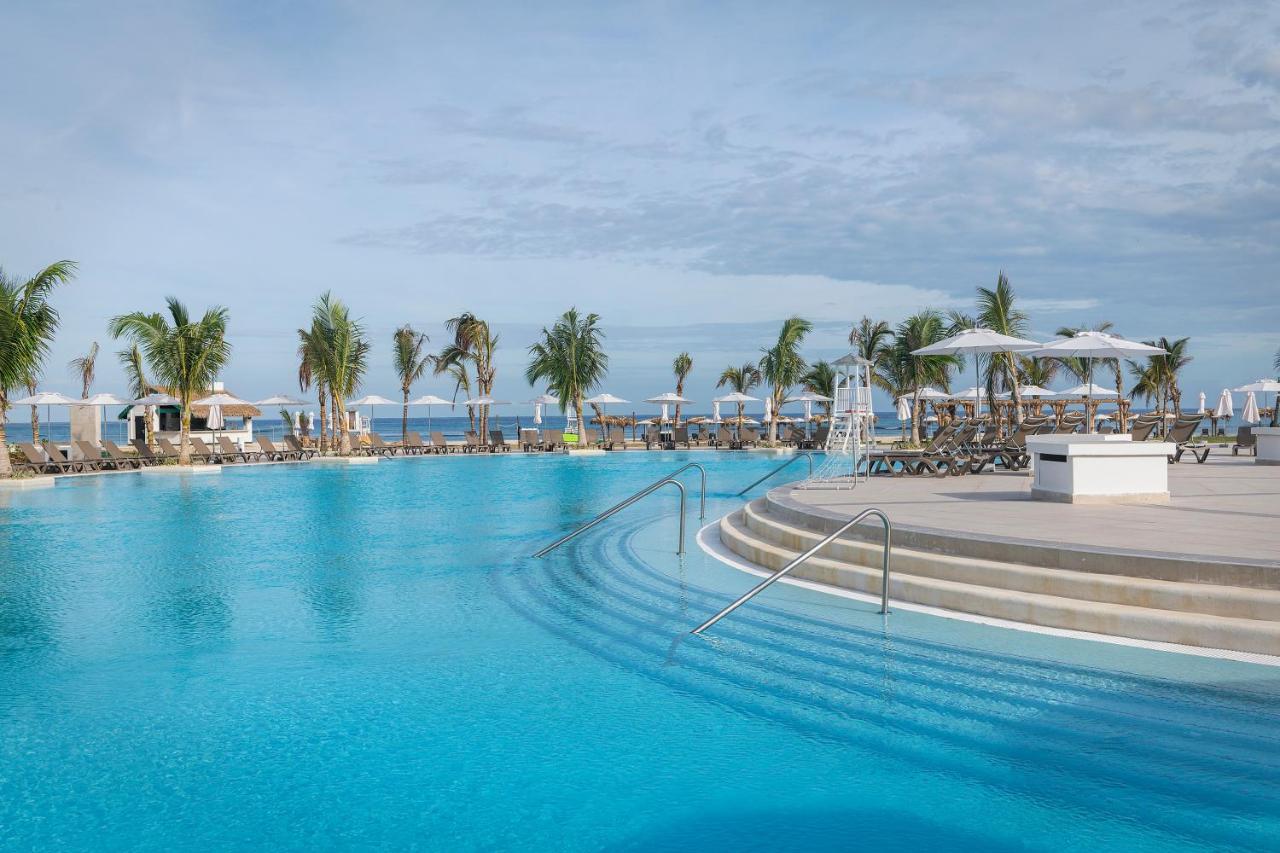 Ocean Coral Spring Resort Spring Rises Extérieur photo The pool at the Atlantis Paradise Island